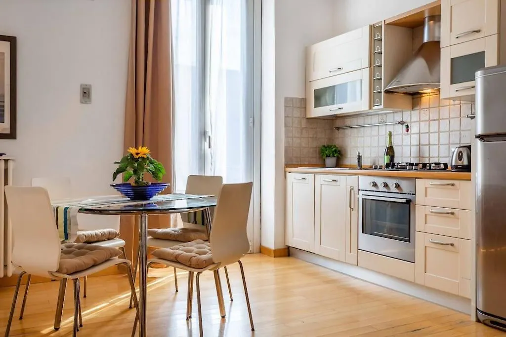 Casa Plinio - Porta Venezia - Stazione Centrale Milan 0*,