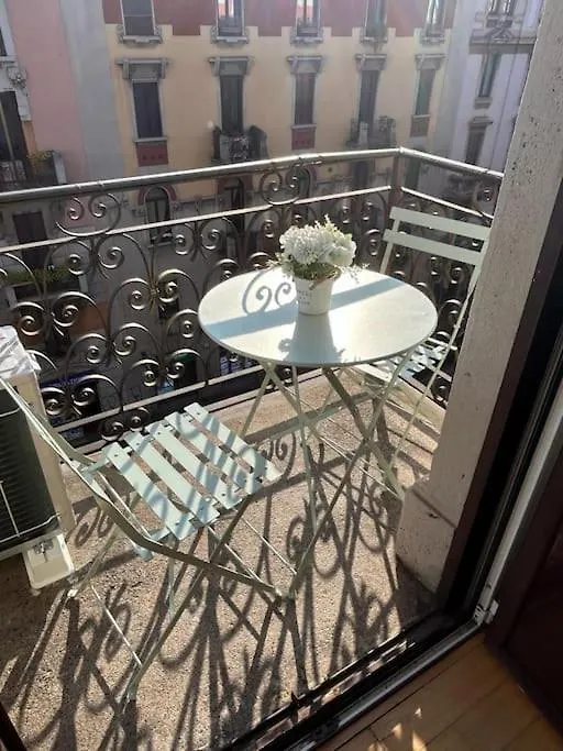Casa Plinio - Porta Venezia - Stazione Centrale ميلان شقة